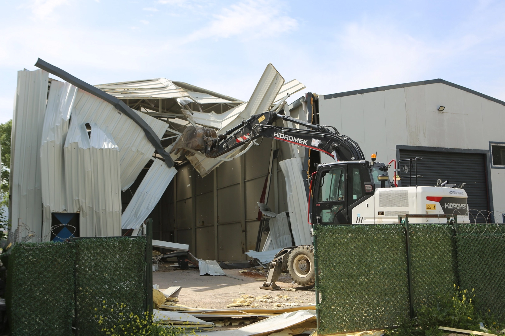 Bursa Nilüfer'de Yaylacık'ta kaçak yapılar yıkıldı