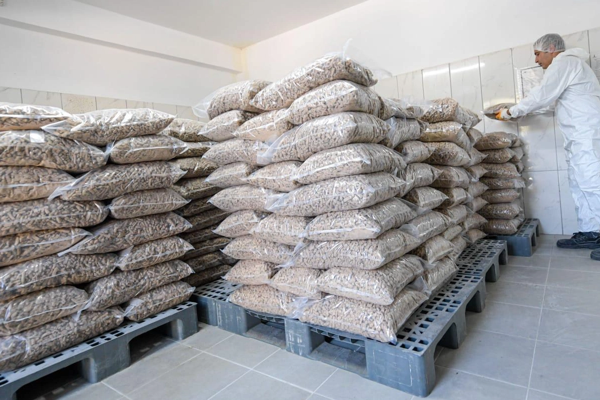 İzmir Belediyesi can dostlar için mama üretiyor