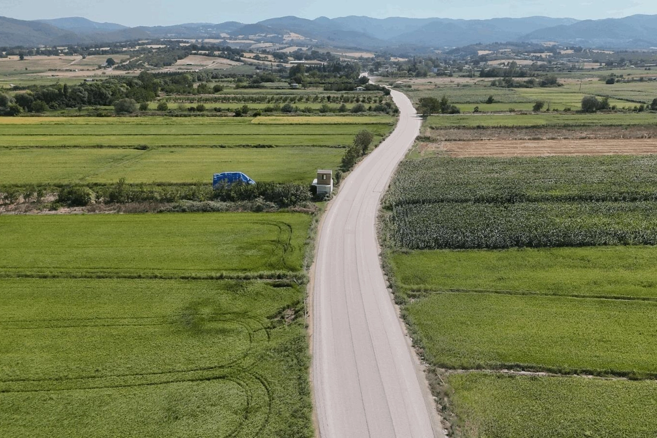 Balıkesir Büyükşehir'den hizmet bekleyen yollarda yoğun mesai