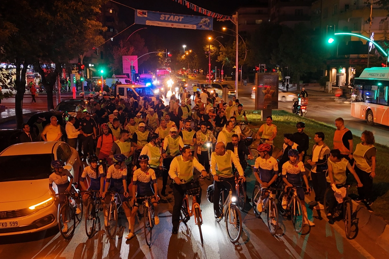 Gaziantep’te arabasız gün kortejiyle hareketli mesaj