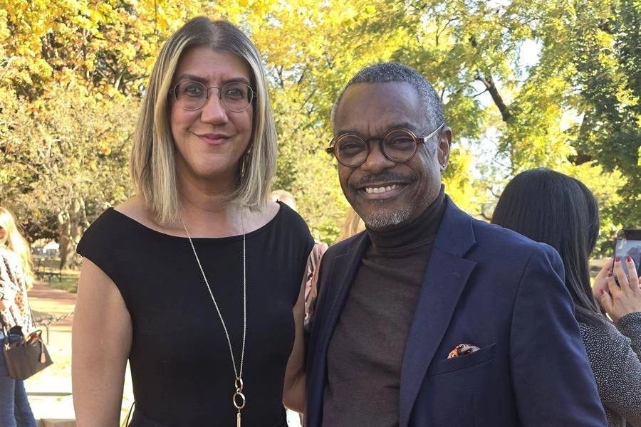 Beyaz Saray’da sürpriz karşılaşma... Aynı noktada haber sundular