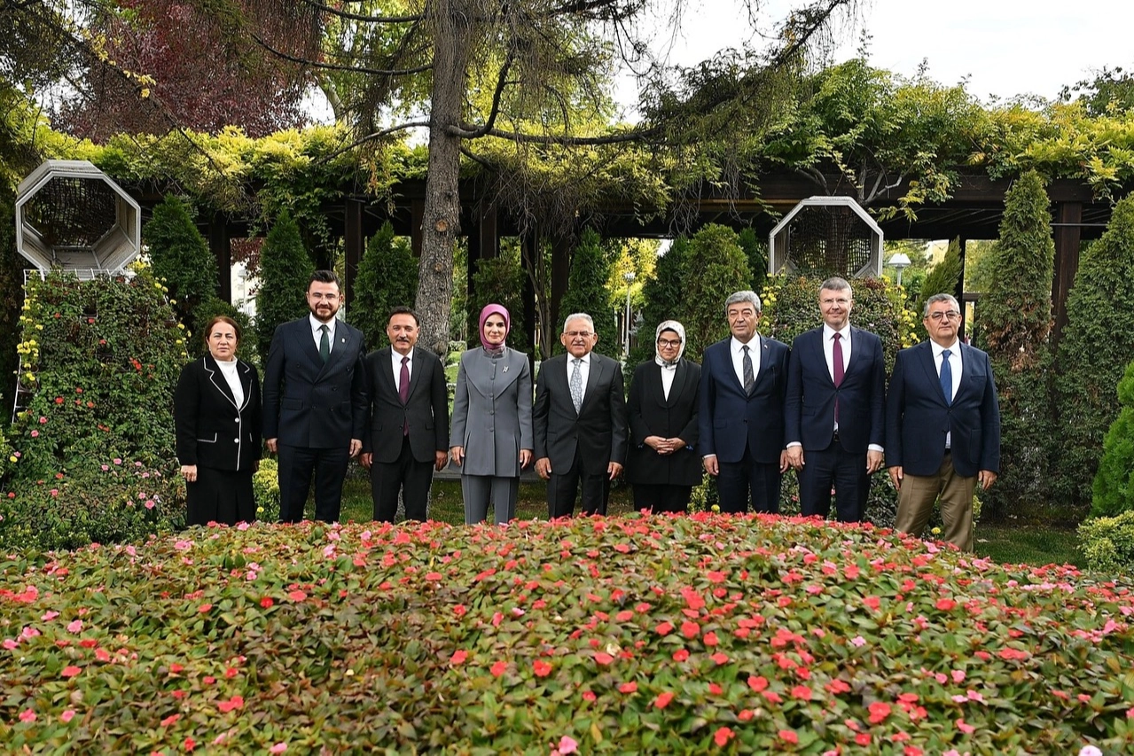 Memduh Büyükkılıç'a Bakan Göktaş'tan övgü